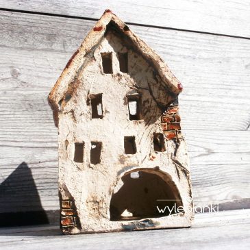 Stary domek na swieczke