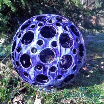 azurowa ceramiczna kula do ogrodu