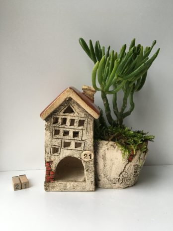 domek_ceramiczny_oslonka_doniczki