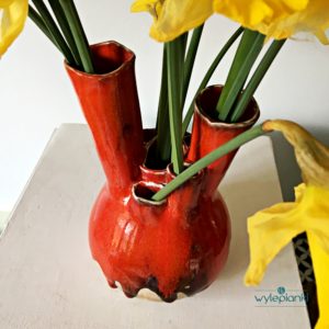 czerwony-wazon-ceramiczny