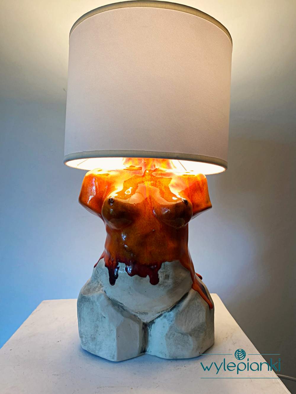 recznie-wykonana-lampa-ceramiczna0014lampa-w-ksztalcie-kobiety
