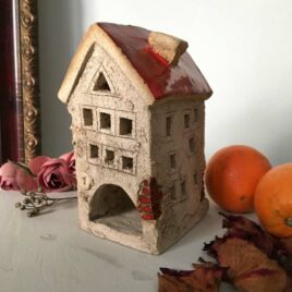 Stary domek ceramiczny na świeczkę Pod Jedynką