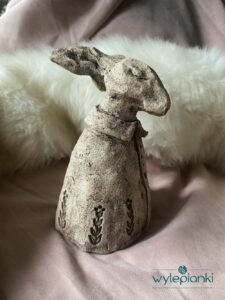 zajac-ceramiczny-rzezba-figurka-krolik-wielkanocny-rzezba-ceramiczna-autorska-ceramika-handmade