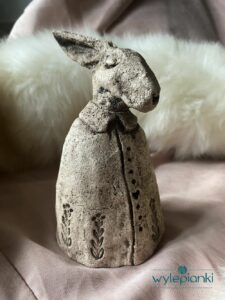 zajac-ceramiczny-rzezba-figurka-krolik-wielkanocny-rzezba-ceramiczna-autorska-ceramika-handmade