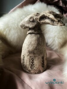 zajac-ceramiczny-rzezba-figurka-krolik-wielkanocny-rzezba-ceramiczna-autorska-ceramika-handmade